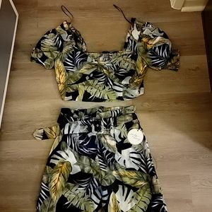 Tropical trouser set.